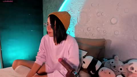 Snapshot of emma_nakamura chatting on March 10, 10:18 am online show from March 10, 10:18 am