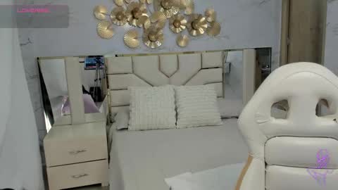 Emma online show from December 20, 6:24 pm