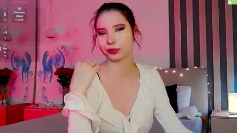 Snapshot of emma_plux chatting on September 17, 8:12 am Emma online show from September 17, 8:12 am