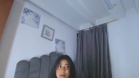 emma_saenz01 online show from July 7, 11:14 am