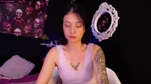 Emma Black online show from December 2, 2:52 pm