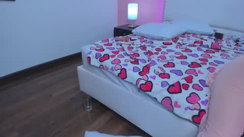 Snapshot of emma_whitee_ chatting on September 17, 2:26 pm emma_whitee_ online show from September 17, 2:26 pm