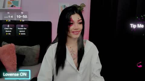 Snapshot of emmabridgerton chatting on October 17, 8:34 pm Emma online show from October 17, 8:34 pm