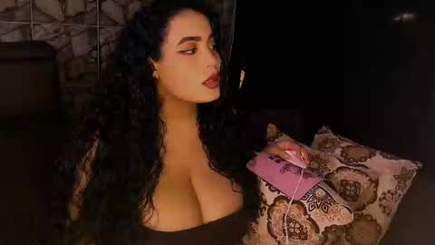 Snapshot of emmacamille2 chatting on March 4, 2:06 am emmacamille2 online show from March 4, 2:06 am