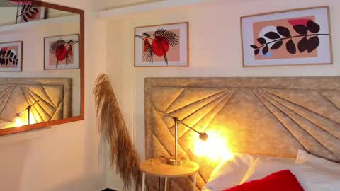           online show from April 18, 7:40 pm