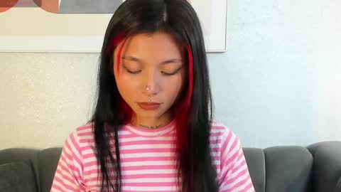 Snapshot of emmaduff_ chatting on October 14, 11:57 am online show from October 14, 11:57 am