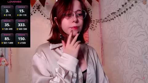 Snapshot of emmae__ chatting on January 4, 9:32 am Emma online show from January 4, 9:32 am