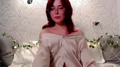 Snapshot of emmae__ chatting on December 8, 3:24 pm Emma online show from December 8, 3:24 pm