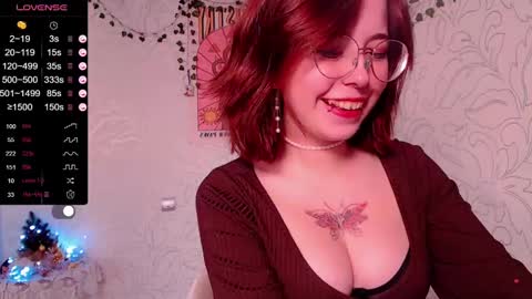Snapshot of emmae__ chatting on December 31, 3:12 am Emma online show from December 31, 3:12 am