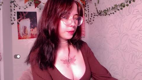 Snapshot of emmae__ chatting on October 13, 11:13 am Emma online show from October 13, 11:13 am