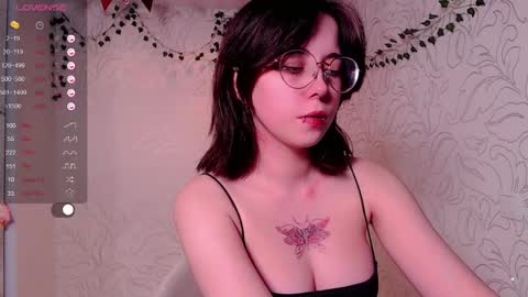 Snapshot of emmae__ chatting on January 20, 2:01 am Emma online show from January 20, 2:01 am