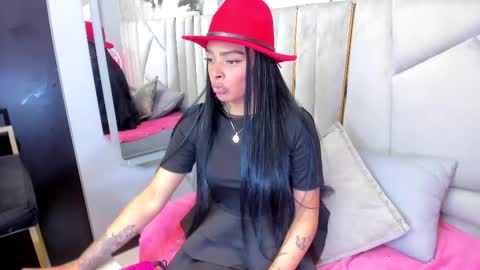 emmaebony_ online show from September 28, 10:20 am