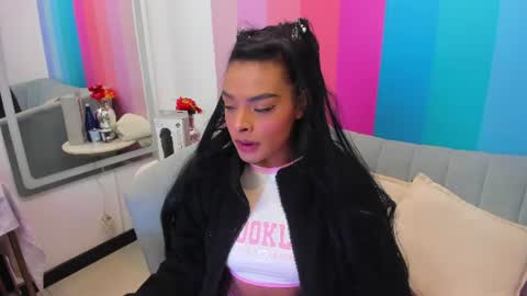 emmaebony_ online show from July 25, 10:22 am