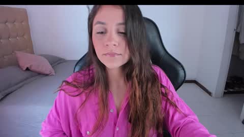 Snapshot of emmagrace99 chatting on December 15, 8:36 pm Jennifer online show from December 15, 8:36 pm