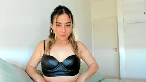 emmakj_ online show from October 20, 4:54 pm