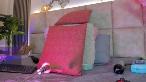 emmalove01 online show from March 19, 2:38 am