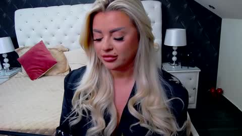 Snapshot of emmamavis chatting on January 17, 6:47 am Emma Mavis online show from January 17, 6:47 am