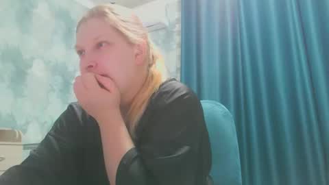 emmamelody online show from October 9, 7:07 pm