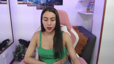 Snapshot of emmamyers_ chatting on February 5, 11:17 pm Emma online show from February 5, 11:17 pm