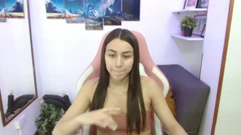 Snapshot of emmamyers_ chatting on February 25, 9:58 pm Emma online show from February 25, 9:58 pm