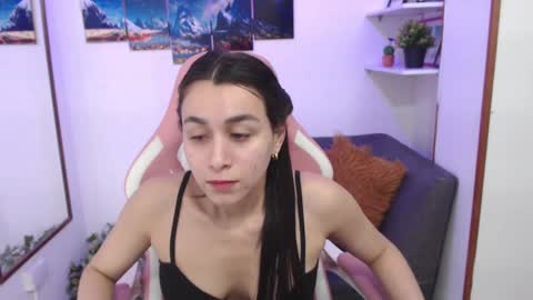 Snapshot of emmamyers_ chatting on March 9, 8:40 am Emma online show from March 9, 8:40 am