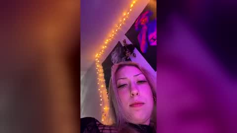 emmaraee online show from June 21, 10:58 pm