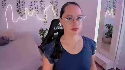 Snapshot of emmatorres9 chatting on September 25, 2:27 pm Emma Torres online show from September 25, 2:27 pm