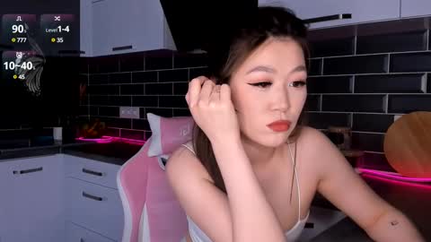 Snapshot of emmavictori chatting on February 19, 2:34 pm Emma online show from February 19, 2:34 pm