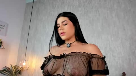 emmazc_ online show from April 16, 8:41 pm