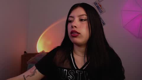 Snapshot of emmi_0 chatting on February 21, 7:32 pm Emily Independent model online show from February 21, 7:32 pm