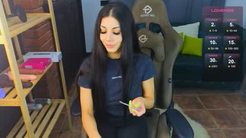 Mia online show from November 22, 7:38 pm