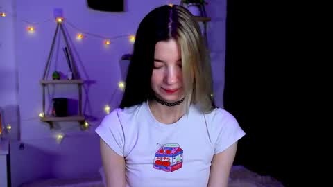 Snapshot of emmie_everly chatting on October 15, 7:27 pm emmie_everly online show from October 15, 7:27 pm