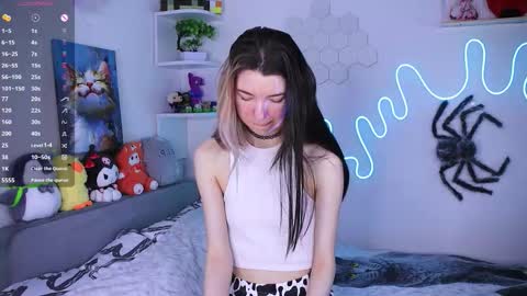 emmie_everly online show from February 4, 12:30 pm