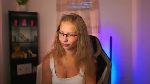 Snapshot of emmie_murray chatting on September 25, 1:21 pm Emmie online show from September 25, 1:21 pm
