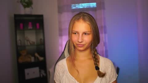 Snapshot of emmie_murray chatting on September 28, 1:49 pm Emmie online show from September 28, 1:49 pm