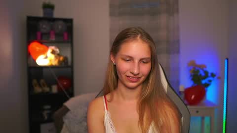 Emmie online show from May 31, 6:09 pm