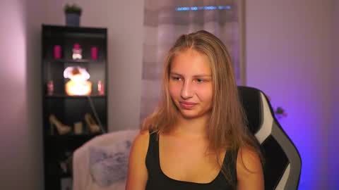 Snapshot of emmie_murray chatting on October 18, 2:20 pm Emmie online show from October 18, 2:20 pm