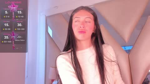 Snapshot of emmily_evans_ chatting on January 13, 1:06 pm emmily_evans_ online show from January 13, 1:06 pm
