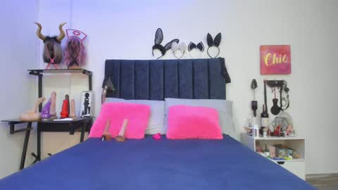 Snapshot of emmily_giraldo chatting on January 16, 11:48 am online show from January 16, 11:48 am
