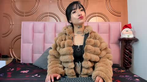 Snapshot of emmily_keller chatting on January 9, 1:24 pm Emmily keller online show from January 9, 1:24 pm