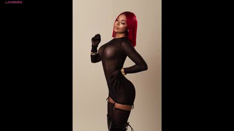 Snapshot of emmily_savage chatting on September 12, 12:23 pm online show from September 12, 12:23 pm