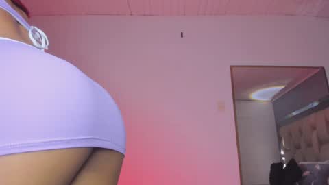 Snapshot of emmily_savage chatting on January 23, 3:48 am online show from January 23, 3:48 am