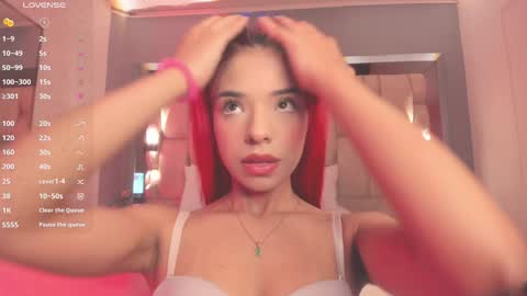 Snapshot of emmily_savage chatting on February 6, 3:59 am online show from February 6, 3:59 am
