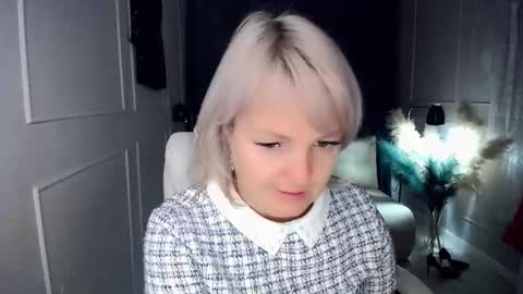 emmmam online show from November 18, 8:15 am