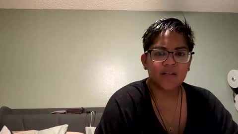 eM online show from November 22, 3:53 am