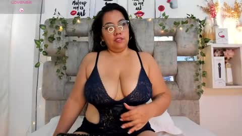emmybellamy online show from May 22, 1:31 pm