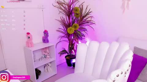 Emily online show from November 18, 9:16 pm