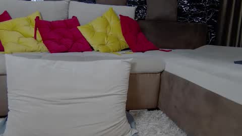 Snapshot of ennakymm chatting on October 7, 6:29 am Enna online show from October 7, 6:29 am