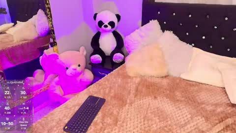Snapshot of enyel_valmina chatting on October 9, 10:36 pm Enyel online show from October 9, 10:36 pm