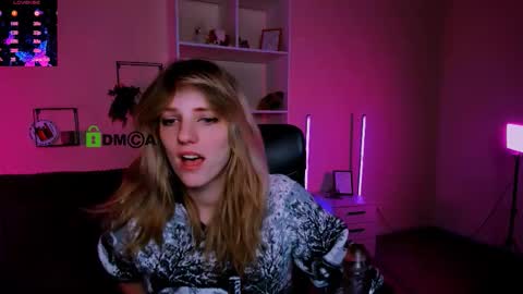 Snapshot of erica_breeze chatting on October 14, 5:54 am your dear Erica online show from October 14, 5:54 am